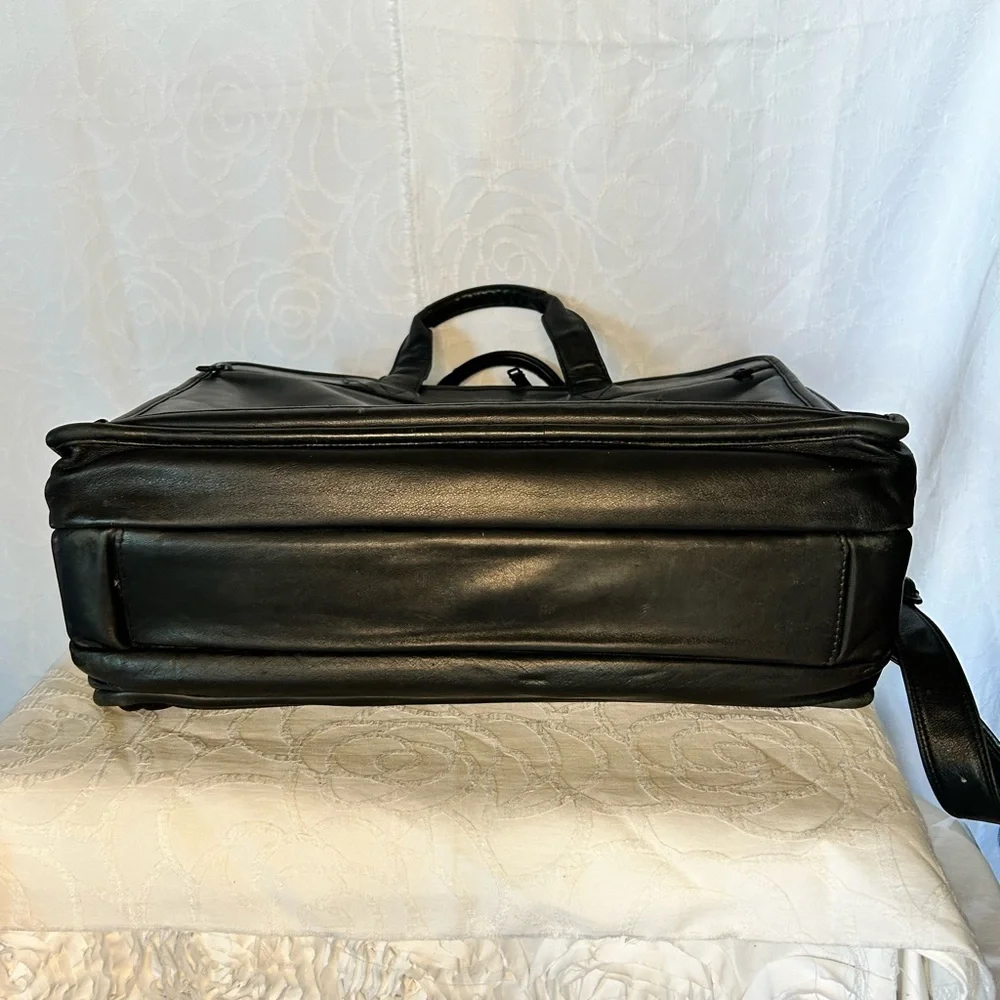 TUMI Classic Black Leather Business Briefcase Organizer.